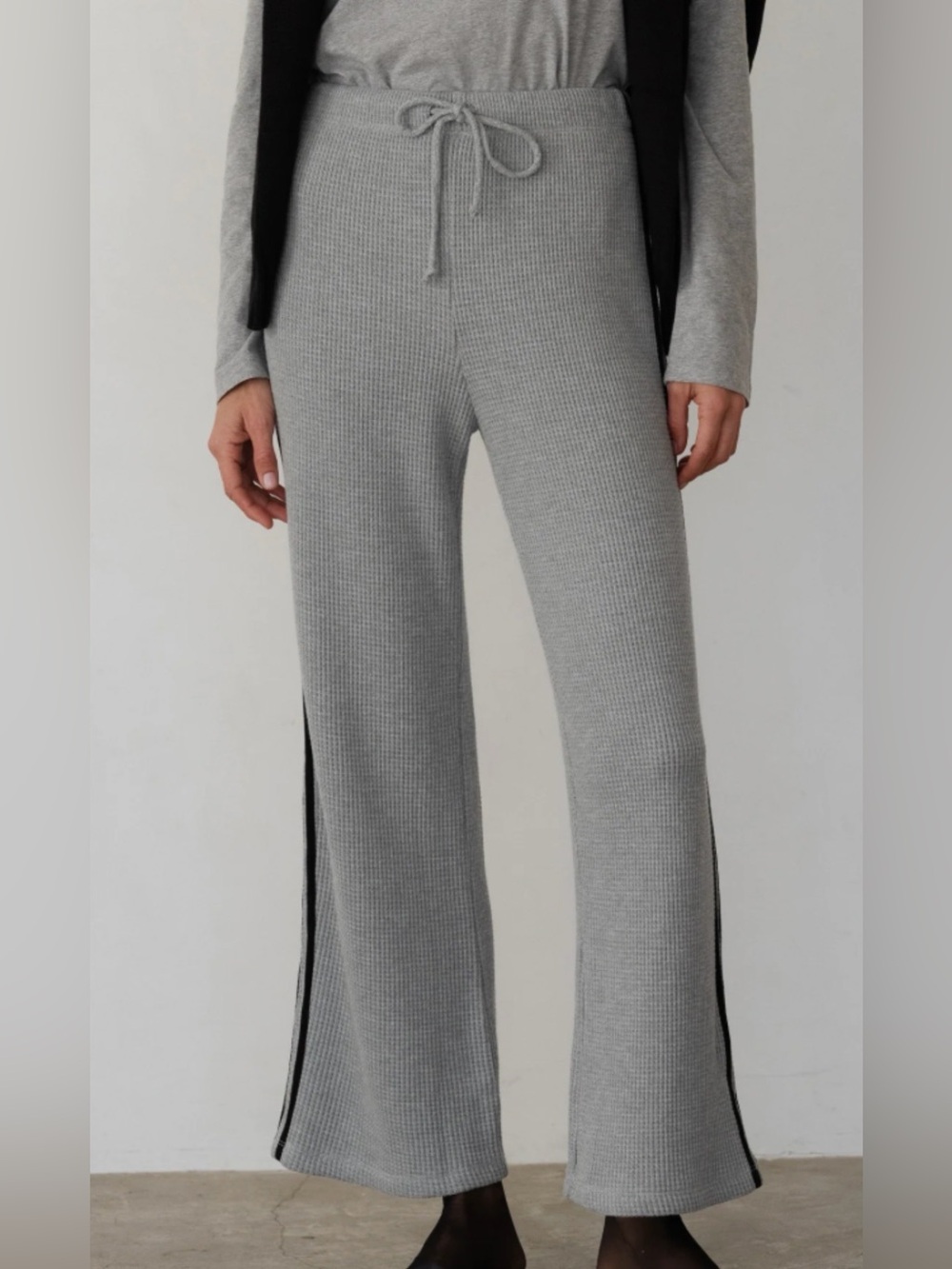 DONNI. Gray Wide-Leg Knit Pants with Side Stripe